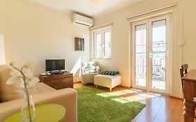 'White House' Apartment- Alfama